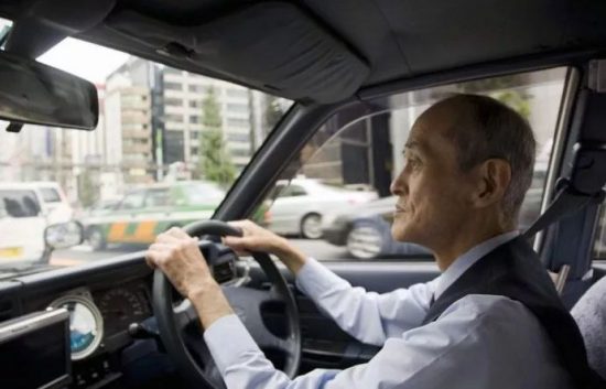 最戲精的日本人，都在出租車上