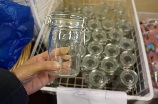她一周6天做義工，還創辦大陸首傢慈善二手店：捐閑置，買所需，就是做慈善！